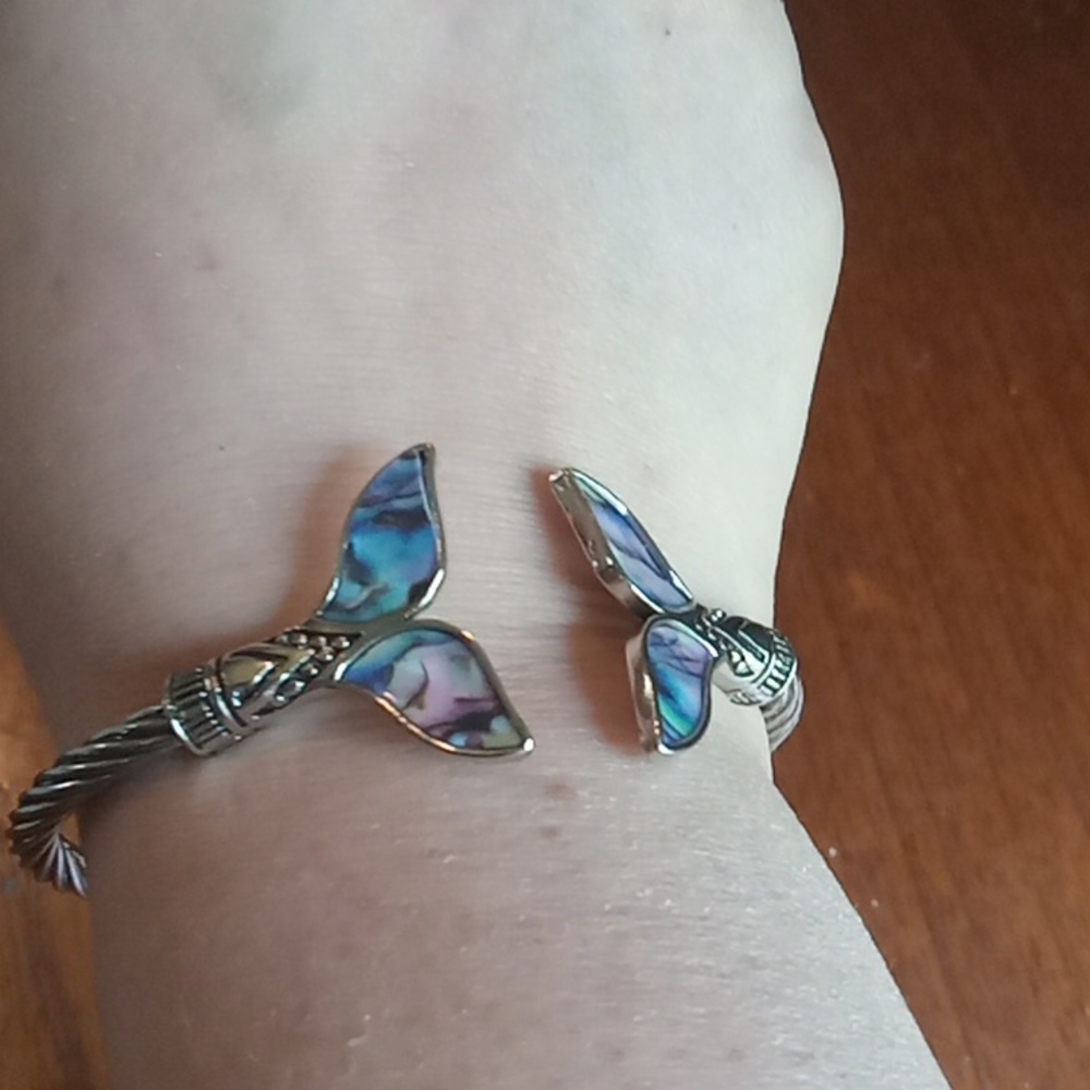 Mermaid bracelet, adjustable, mother of pearl on tail.  Gorgeous